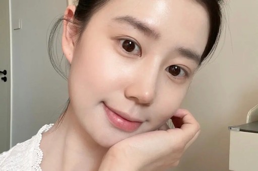 关晓彤李昀锐吻戏进热搜鹿晗高调发照谁才是真正话题制造机